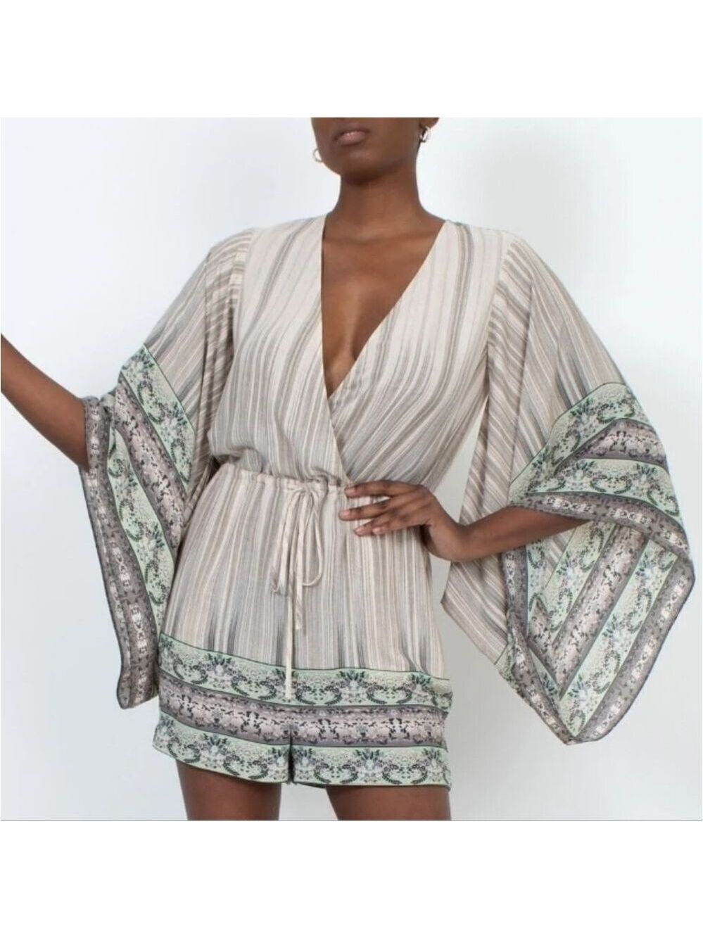 3375 BCBG Max Azria Printed Flowy Romper Sz Small